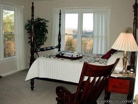 Garden Inn At Bee Rock Monterey Room photo