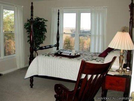 Garden Inn At Bee Rock Monterey Room photo